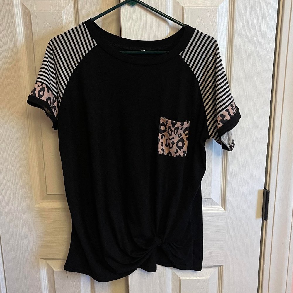 Womens Black Short Sleeve Striped Leopard Trim Top - Size Large